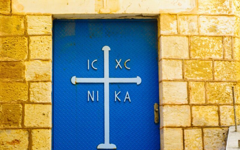 El significado de la Santa Cruz Ortodoxa Griega para la Iglesia y el Bautismo