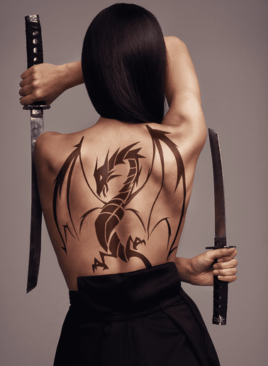 tatuaje de dragón alado