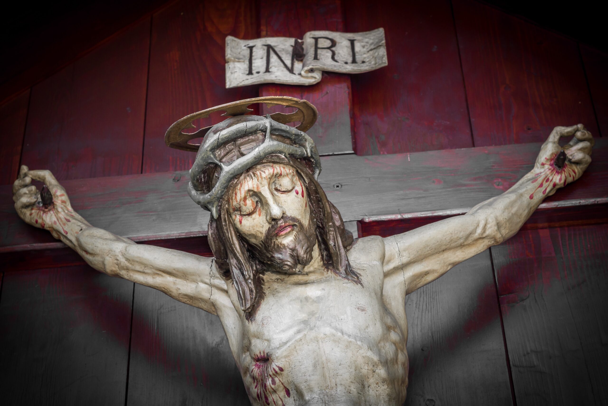 que significa inri en la cruz