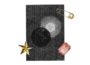 Fechas clave de astrología de 2025: Eclipse solar - Collage de eclipse de luna llena con pinzas para la ropa, estrellas y piedras preciosas en el cielo estrellado.